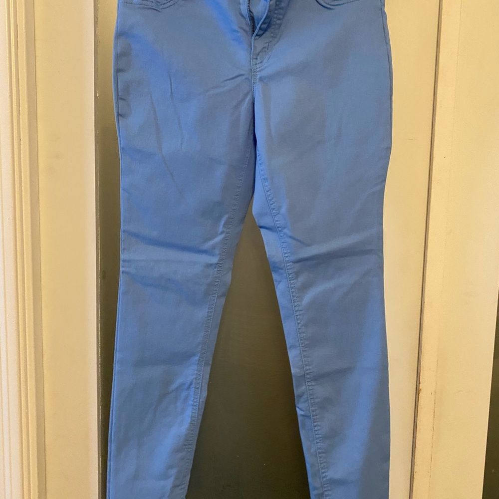 Blue Skinny Jeans with Smooth Denim and Full-Length Design